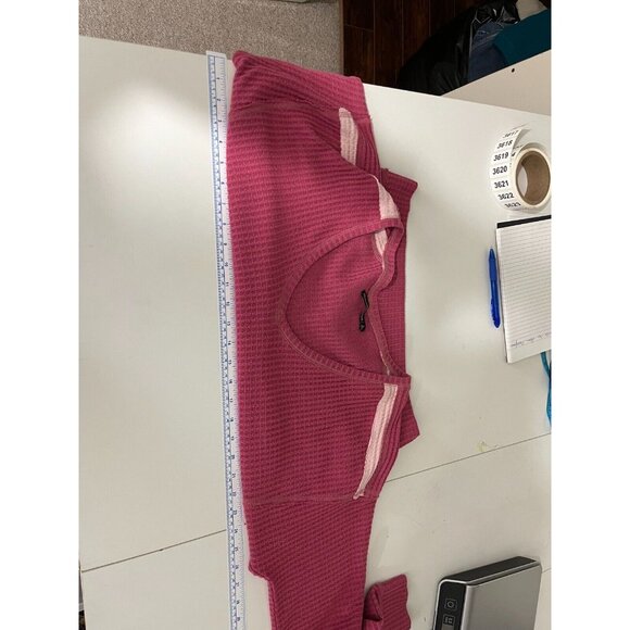 Abercrombie and Fitch Pink V-Neck Women's Cropped Waffle Top - Picture 13 of 14